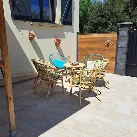 Villa Agreable Avec Piscine Neffies